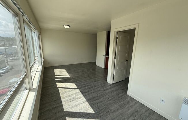 3 beds, 1 bath, 980 sqft, $2,995, Unit R-412