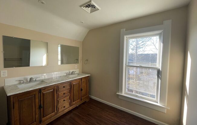 8712-8714 W Mitchell St