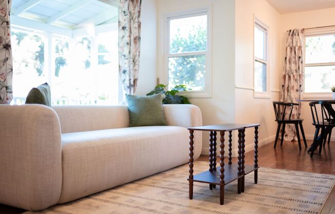 Charming Bungalow with King Size Bed