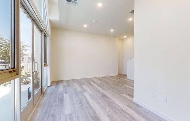 Studio, 2 baths, 867 sqft, $2,795, Unit Live/Work Loft - B