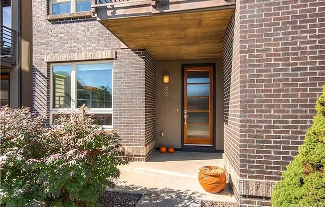 STUNNING 3-LEVEL LUXURYTOWNHOME NEAR SLOAN'S LAKE! ROOFTOP DECK + 2-CAR GARAGE!