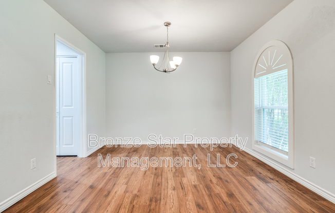 533 IVY WAY