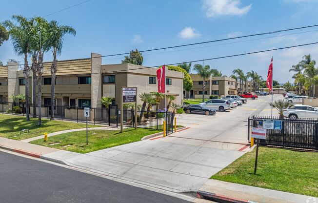 1 bed, 1 bath, 640 sqft, $1,950, Unit 1465 - J