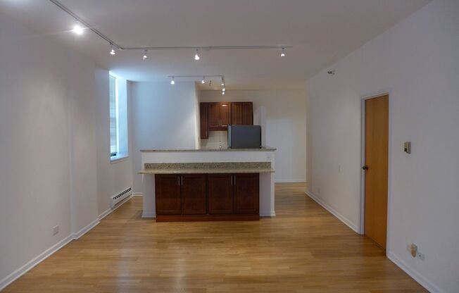 2 beds, 2 baths, 1,250 sqft, $2,950, Unit 07C