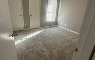 2 beds, 1 bath, $1,195, Unit 2724 White Oak Lane