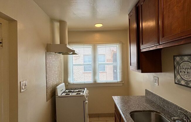 Studio, 1 bath, 450 sqft, $1,550, Unit 814 1/4