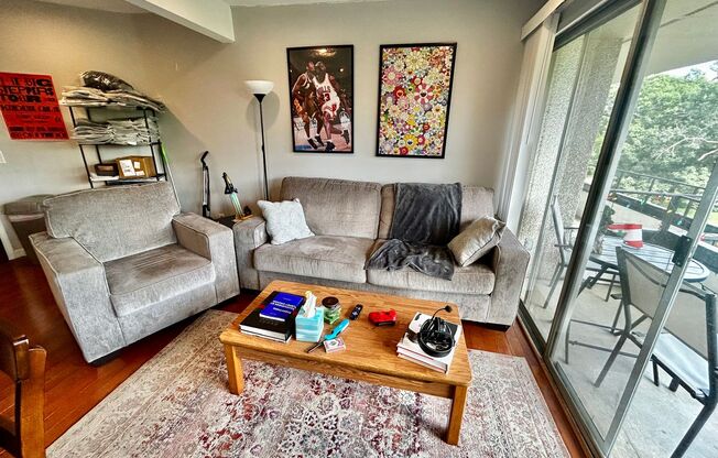 2 beds, 1 bath, 736 sqft, $2,440, Unit 16