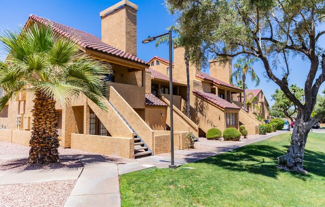 Beautifully updated 2 bed 2 bath townhouse located in Tempe resort-style gated community!