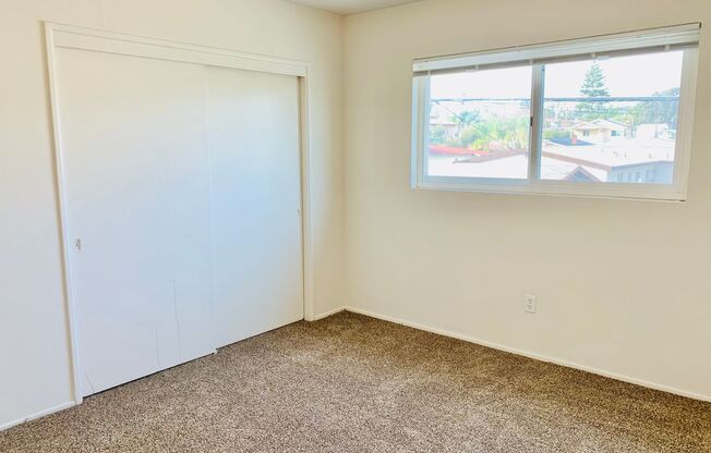 2 beds, 1 bath, $2,595, Unit 1954 1/2 Oliver Avenue