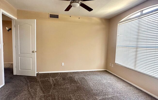 3 bed, 2 bath , Single level in Chandler PLUS DEN!!