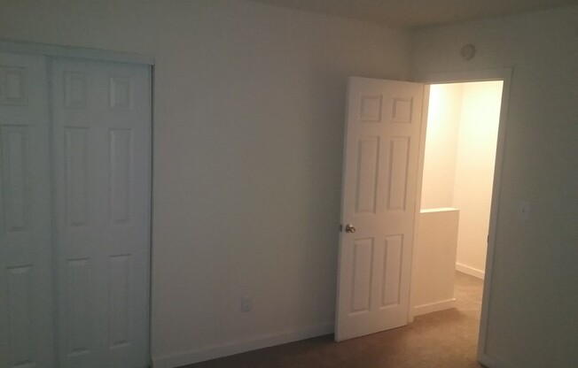 2 beds, 1 bath, 800 sqft, $1,400, Unit 37