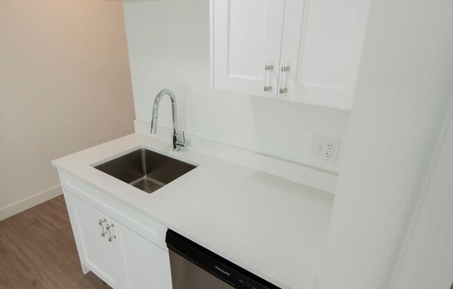 1 bed, 1 bath, 593 sqft, $1,299, Unit 39