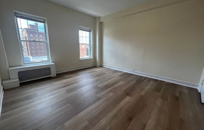 2 beds, 1 bath, 1,245 sqft, $2,000, Unit Old King Edward 58