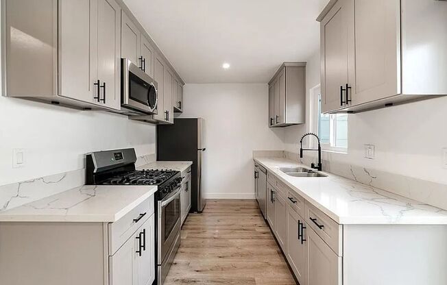 2 Level Townhouse with Onsite Laundry!