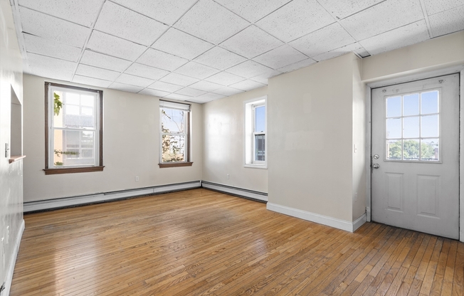 105 W 4 ST