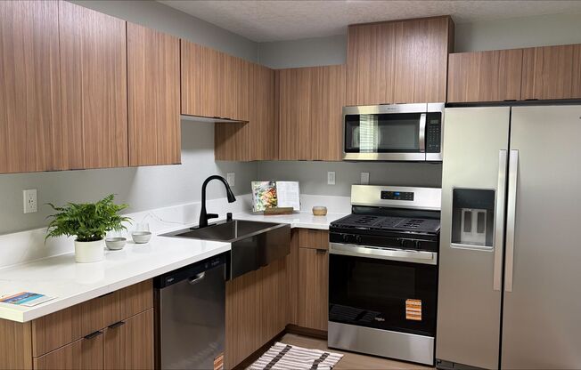 3 beds, 2 baths, 1,125 sqft, $3,350, Unit 82