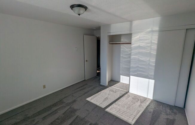 2 beds, 1 bath, 889 sqft, $1,295, Unit 41