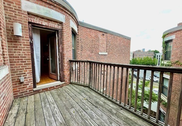 1 bed, 1 bath, 605 sqft, $3,100, Unit 406E