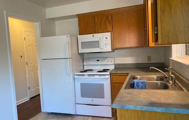 2 beds, 1 bath, $1,195