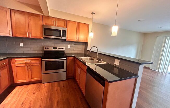 3 beds, 2.5 baths, 1,600 sqft, $1,795, Unit 613