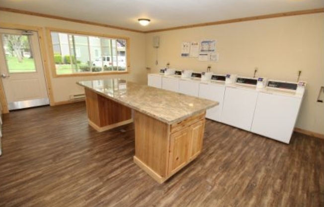 1 bed, 1 bath, 700 sqft, $1,595, Unit 099