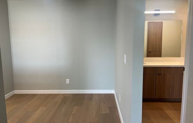 1 bed, 1 bath, 671 sqft, $2,410, Unit H033