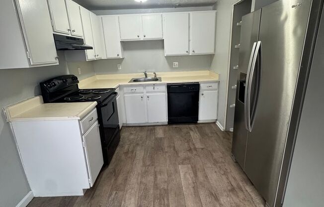 3 Bed 2 Bath Condo Available Now!