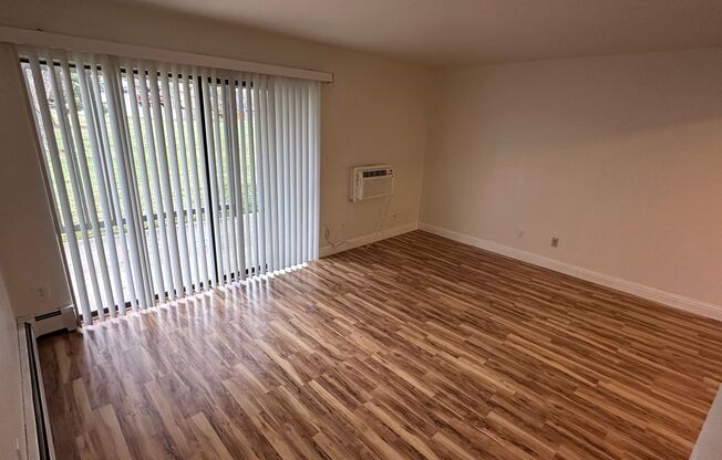 Fully Updated Townhouse in Mid-Town Ft Collins - Available Now!