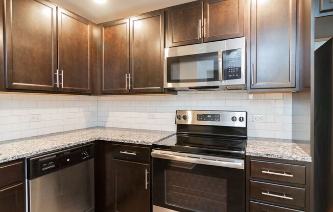 1 bed, 1 bath, 811 sqft, $1,310, Unit 907-102