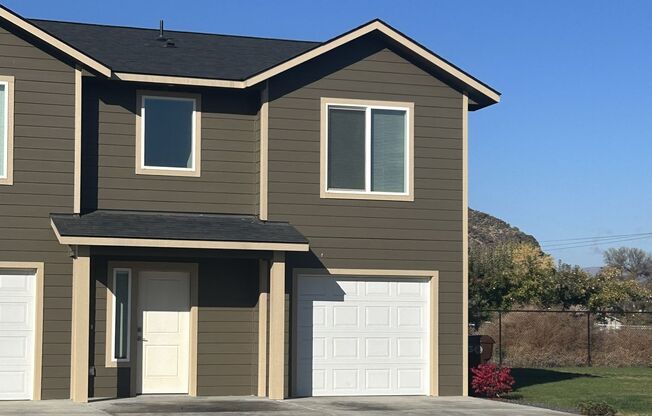 2 beds, 2.5 baths, 1,268 sqft, $1,850, Unit #39