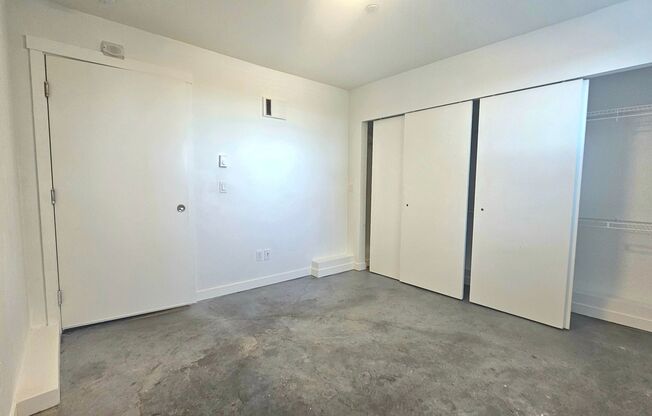 Studio, 1 bath, 275 sqft, $930, Unit B13-B