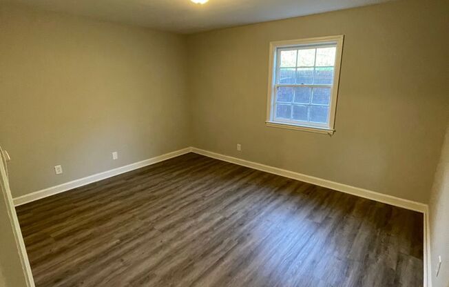 Jamestowne Apartments | 1415 Clover Street Apt B-2