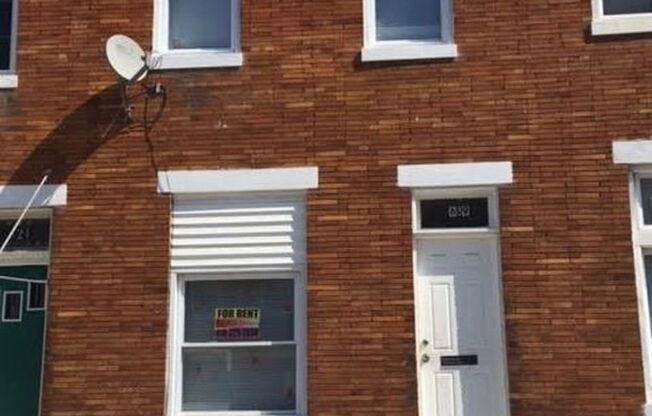 Spacious Rooms! W/D Hook Up! Available Now!