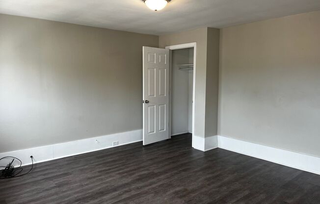 Newly Renovated 2BD/1BTH House - Off-Street Parking, Laundry, AC