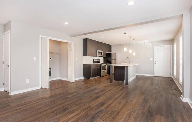 1 bed, 1 bath, 893 sqft, $1,600