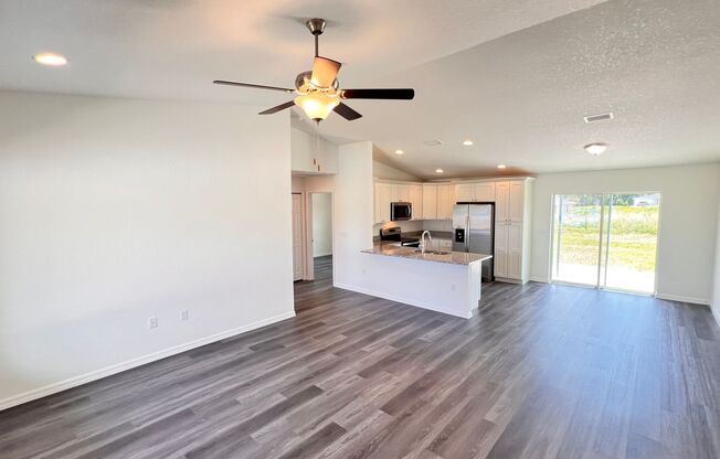 Discover Modern Comfort: Your New Home at 3BD/2BA- 52 Maple Drive Way!