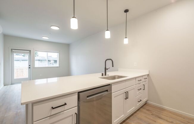 2 beds, 1.5 baths, 921 sqft, $1,695, Unit 203
