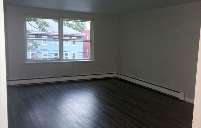 1 bed, 1 bath, 550 sqft, $1,200, Unit 321