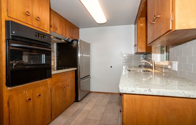 2 beds, 1 bath, $2,100