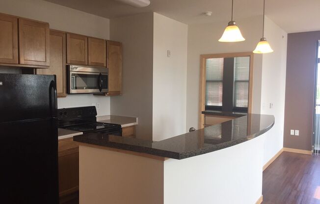 2 beds, 2 baths, $2,475, Unit Suite 1-304