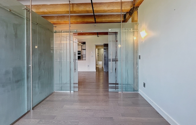 1 bed, 1 bath, 870 sqft, $4,000, Unit 403