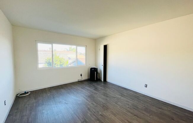 2 beds, 1 bath, $2,495, Unit 5