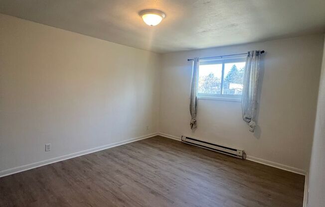 2 beds, 1 bath, $1,295, Unit Unit 1325A
