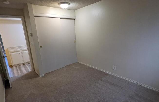 2 beds, 1 bath, 875 sqft, $1,195