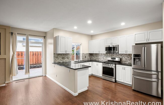 Charming **UPDATED** 3 BD* 2.5 BA* Single Family Home In Lovely Hidden Creek Community In Hillsboro
