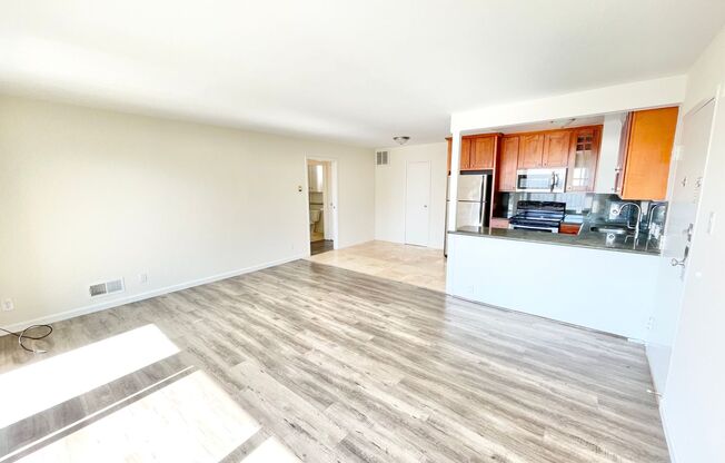 103 (44 Crestline)