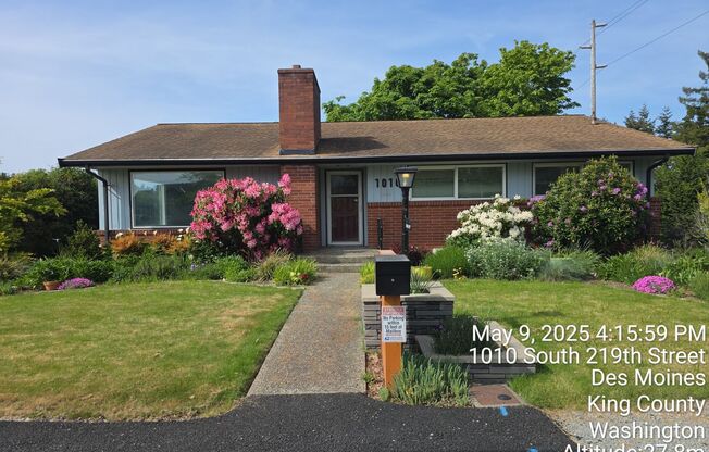 Heart of DesMoines large home for rent -5 bedroom 3 bathroom. Ready for move in June 1st, 2025