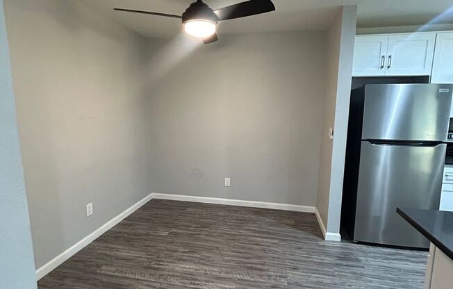 4912 Gaston