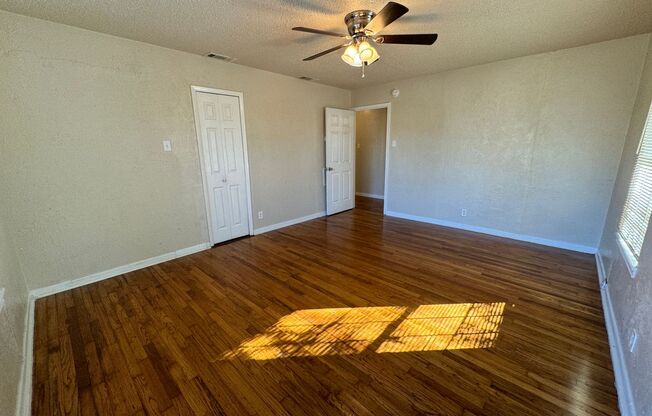 3 beds, 1 bath, $1,100