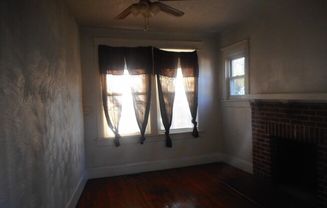 Spacious Upstairs Apartment in a Convenient Locatiion!